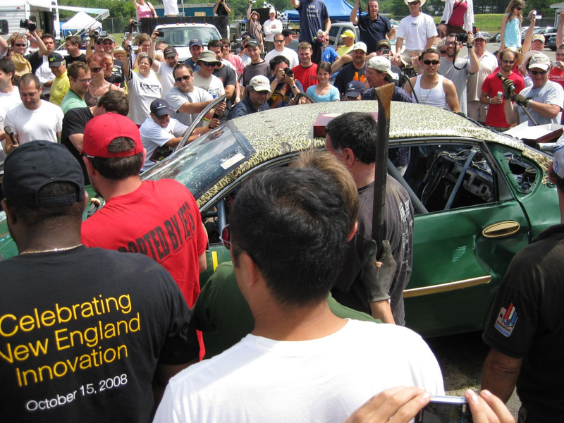 Illustration for article titled The 24 Hours Of LeMons New England 2009 Über Gallery, Part 4